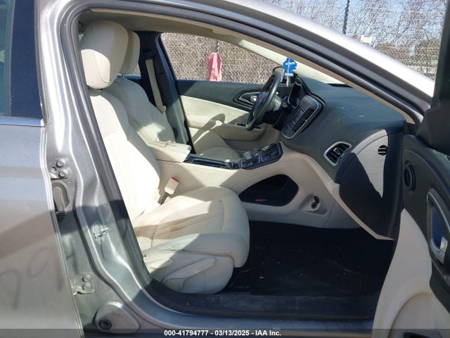 Chrysler 200 Limited 2015 1C3CCCAB4FN687666 Image 5