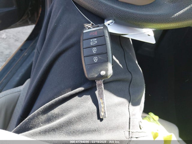 5XXGT4L37GG106795 KIA Optima Lx