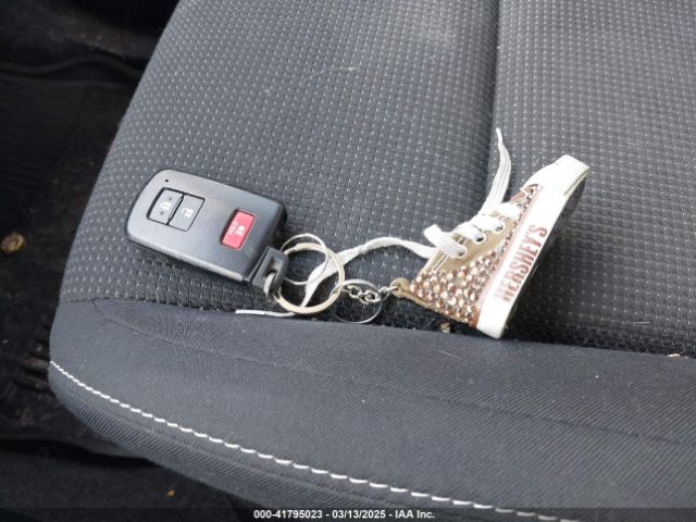 JTMRFREV5JJ234239 Toyota Rav4 Xle