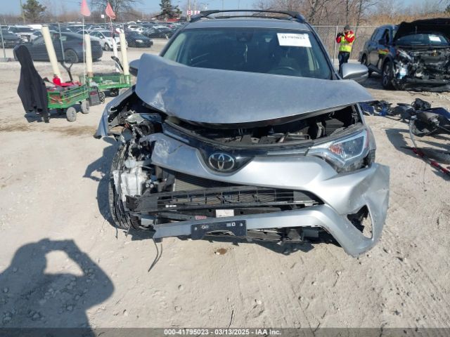 JTMRFREV5JJ234239 Toyota Rav4 Xle