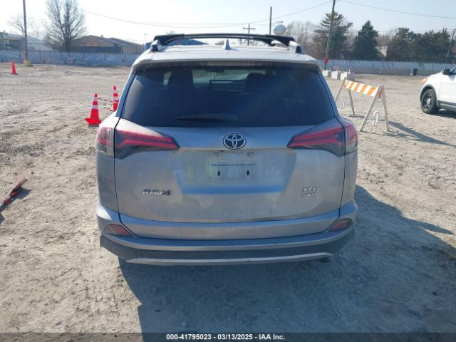 JTMRFREV5JJ234239 Toyota Rav4 Xle