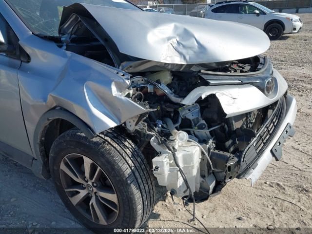 JTMRFREV5JJ234239 Toyota Rav4 Xle