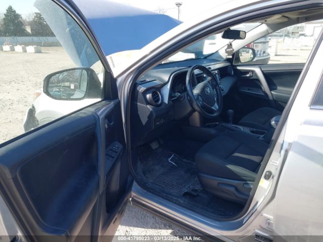 JTMRFREV5JJ234239 Toyota Rav4 Xle
