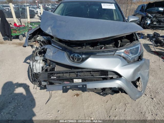 JTMRFREV5JJ234239 Toyota Rav4 Xle
