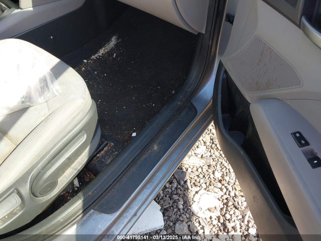 5NPD74LF1HH037352 Hyundai ELANTRA SE
