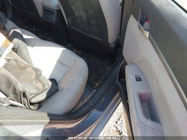 5NPD74LF1HH037352 Hyundai ELANTRA SE