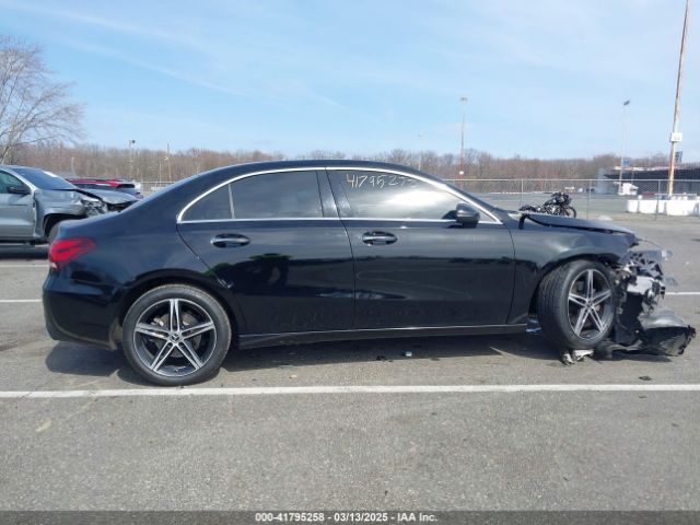 W1K3G4FB1NJ361754 Mercedes-Benz A 220 4matic