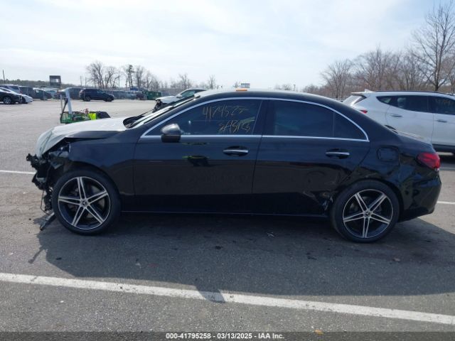 W1K3G4FB1NJ361754 Mercedes-Benz A 220 4matic
