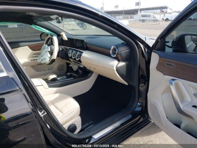 2022 MERCEDES-BENZ A 220 W1K3G4FB1NJ361754 Photo 4