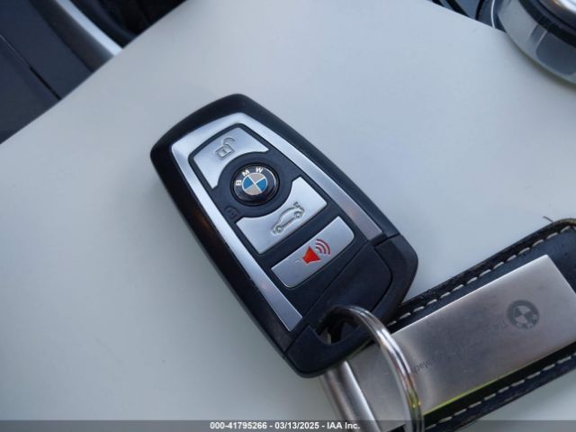 WBA8D9C57JA615088 BMW 330i Xdrive