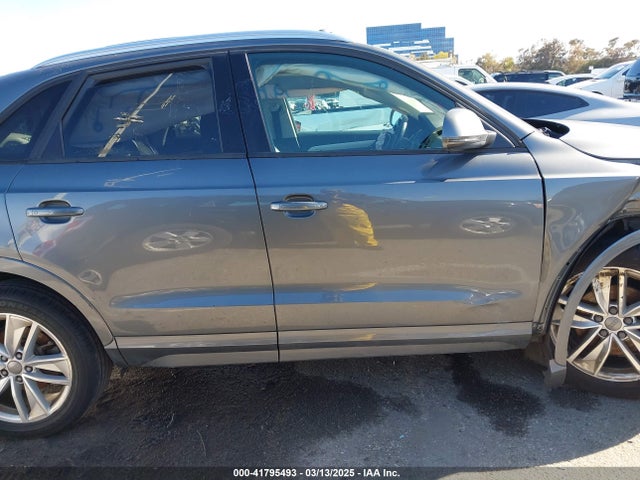 WA1BCCFS1HR011147 Audi Q3 2.0t Premium