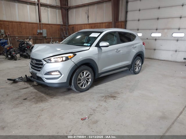 KM8J3CA4XHU376350 Hyundai TUCSON SE