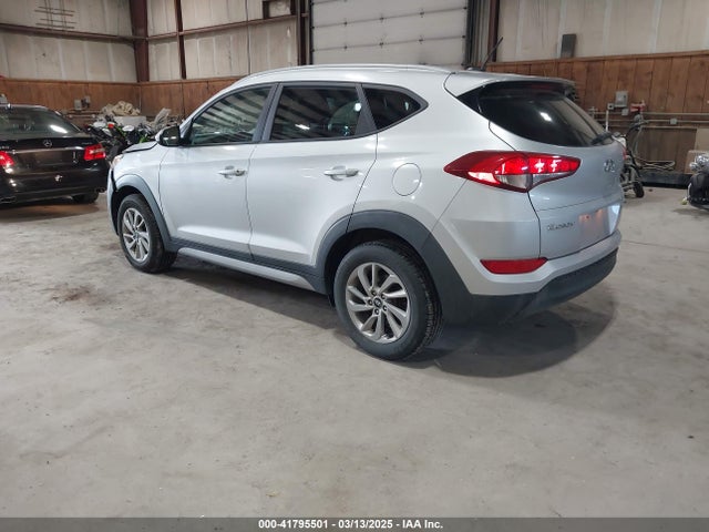 KM8J3CA4XHU376350 Hyundai TUCSON SE
