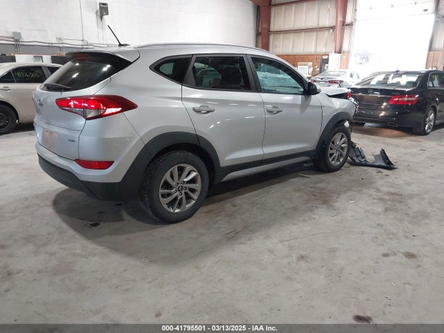 KM8J3CA4XHU376350 Hyundai TUCSON SE