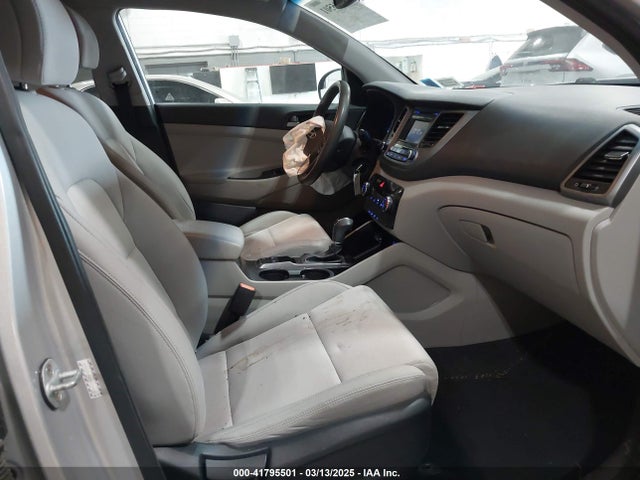 KM8J3CA4XHU376350 Hyundai TUCSON SE