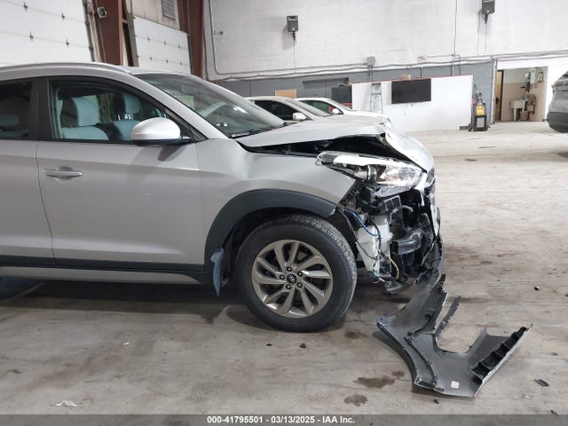 KM8J3CA4XHU376350 Hyundai TUCSON SE