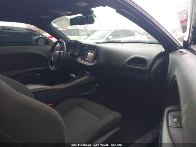 2C3CDZAG9GH107527 Dodge Challenger Sxt