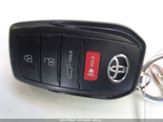 JTEAAAAH3PJ122265 Toyota VENZA LE
