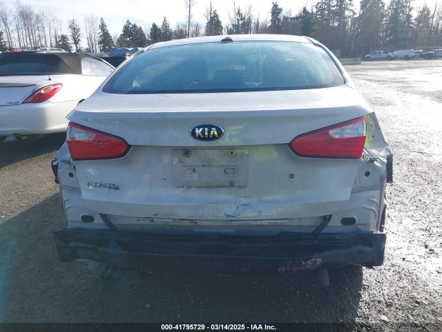 KNAFK4A66F5295094 KIA FORTE LX