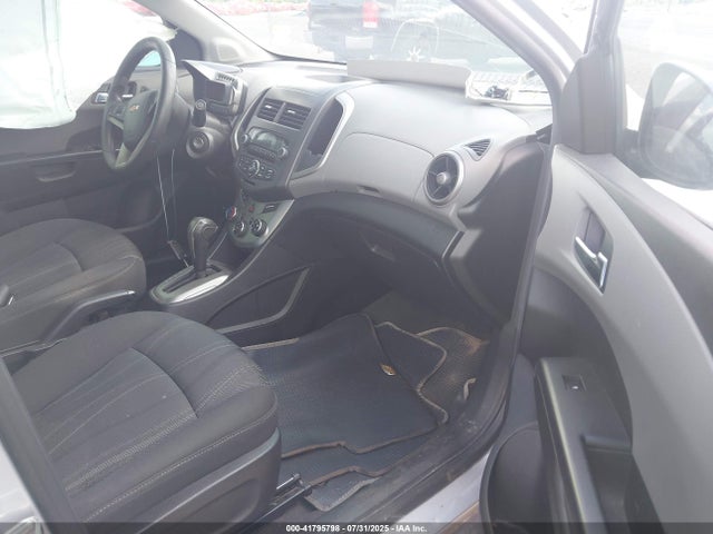 1G1JC5SH2F4129590 Chevrolet Sonic Lt Auto