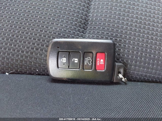 JTMRFREV4JJ232899 Toyota Rav4 Xle