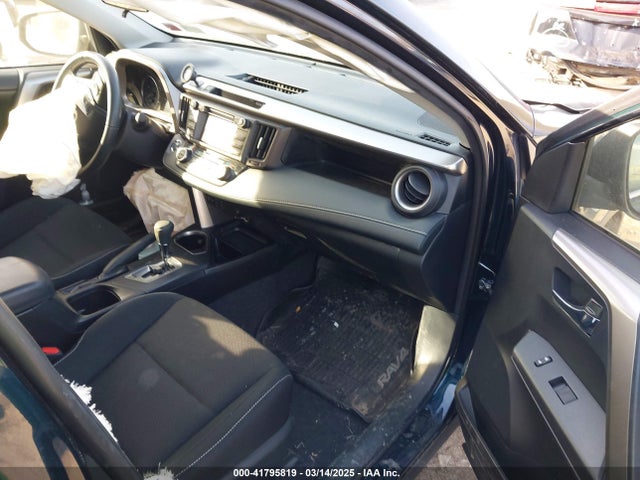JTMRFREV4JJ232899 Toyota Rav4 Xle
