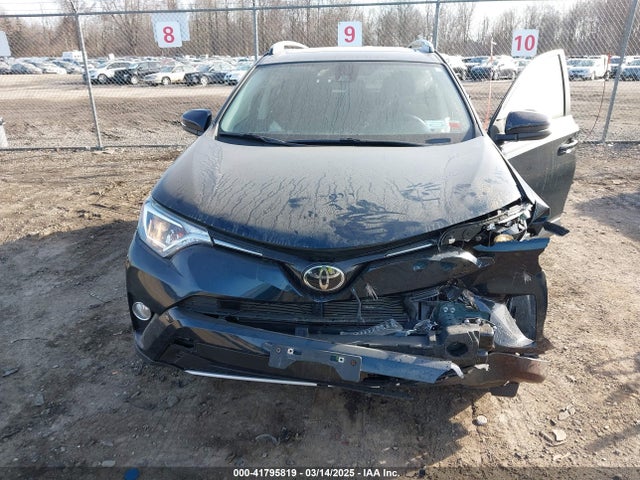 JTMRFREV4JJ232899 Toyota Rav4 Xle