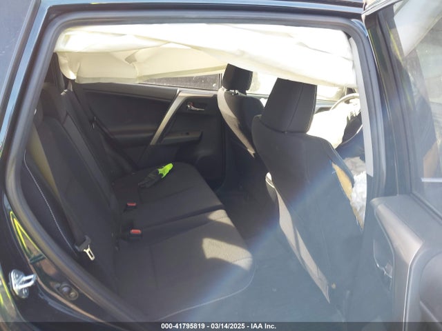 JTMRFREV4JJ232899 Toyota Rav4 Xle