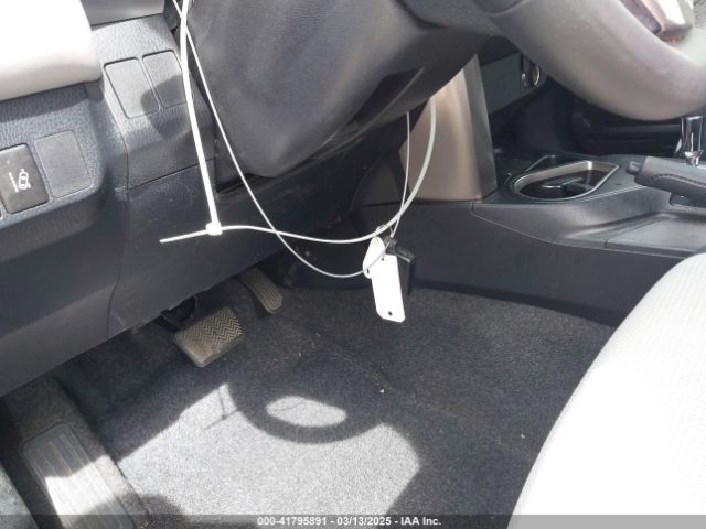 JTMWFREV2JJ752568 Toyota Rav4 Xle