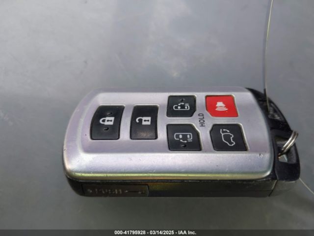 5TDYK3DCXFS531456 Toyota Sienna Xle 8 Passenger