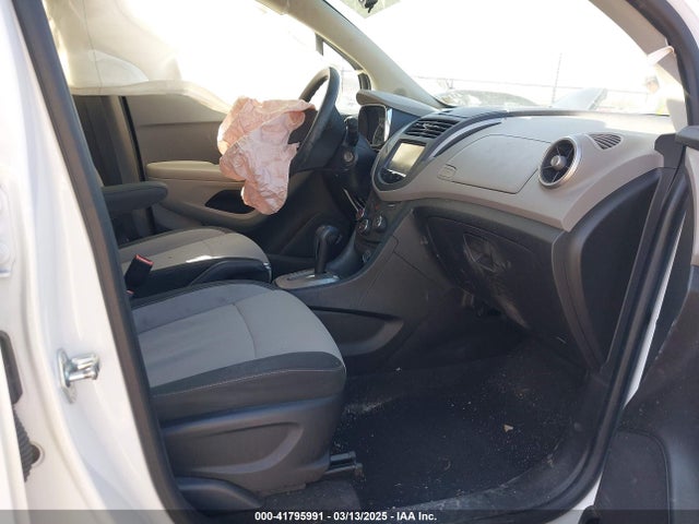 KL7CJKSB7FB069640 Chevrolet Trax 1ls
