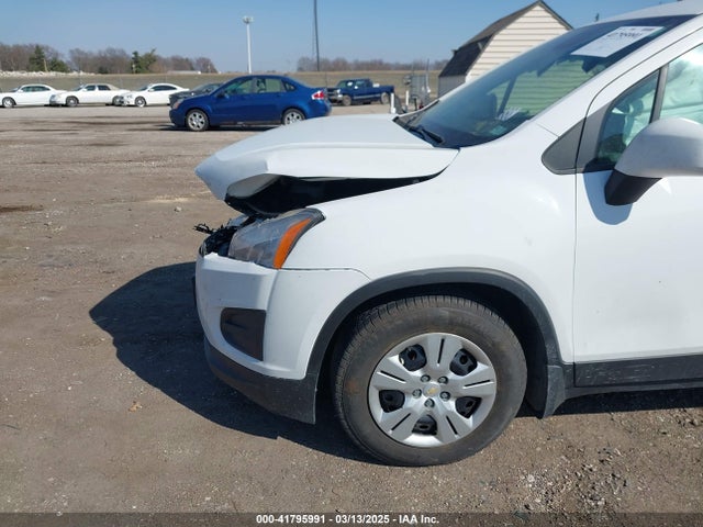 KL7CJKSB7FB069640 Chevrolet Trax 1ls