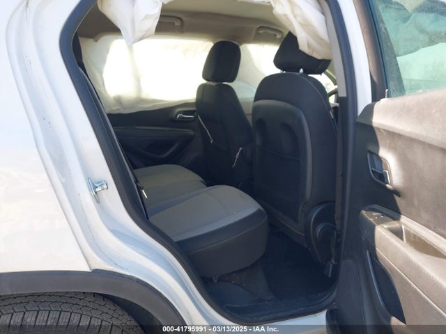 KL7CJKSB7FB069640 Chevrolet Trax 1ls