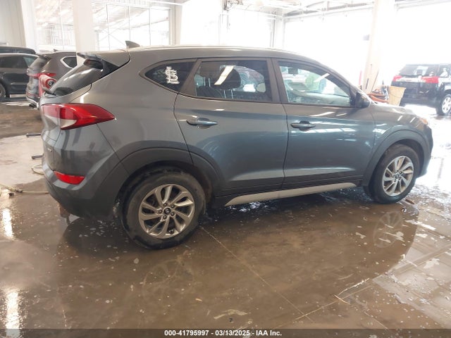 KM8J3CA40JU670572 Hyundai TUCSON SEL