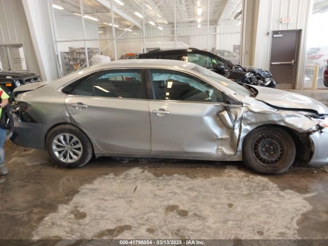 4T1BF1FK1HU696230 Toyota CAMRY LE