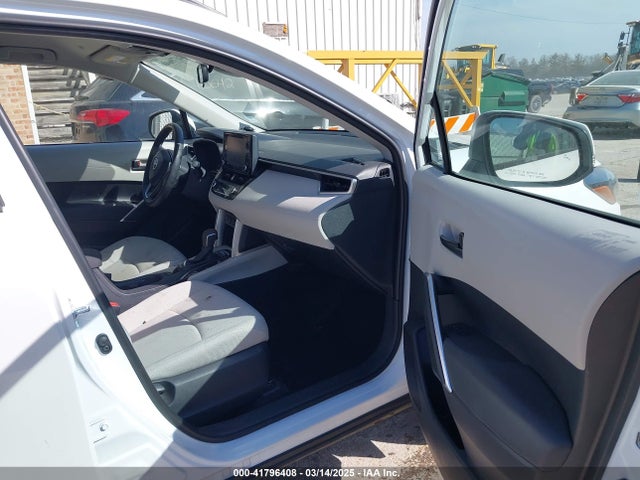 7MUCAABG7NV013235 Toyota Corolla Cross Le