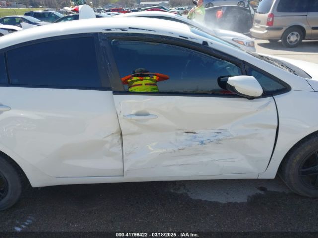 3KPFK4A77JE184028 KIA FORTE LX