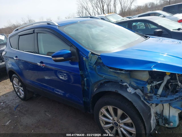 1FMCU9J9XHUC33791 Ford Escape Titanium