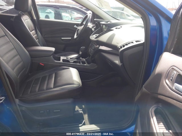 1FMCU9J9XHUC33791 Ford Escape Titanium