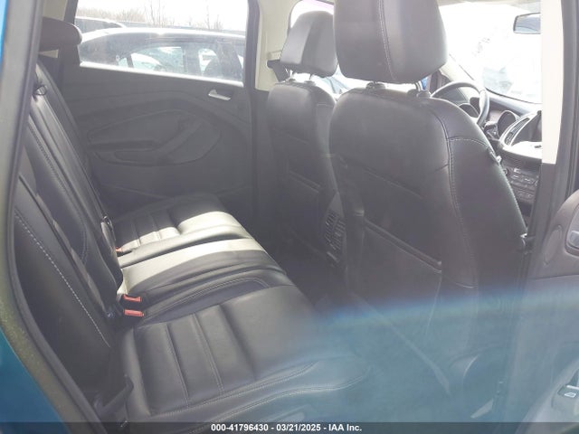 1FMCU9J9XHUC33791 Ford Escape Titanium