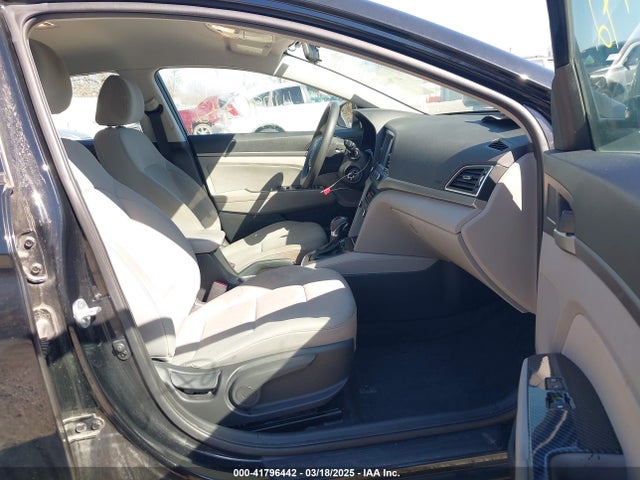 5NPD84LFXHH006517 Hyundai ELANTRA SE