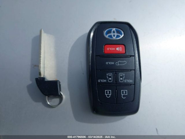 5TDJSKFC6PS079578 Toyota SIENNA XLE