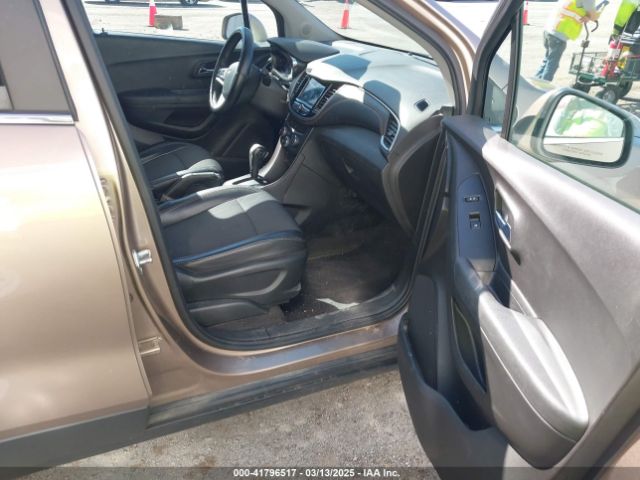 3GNCJLSB8JL207404 Chevrolet Trax Lt