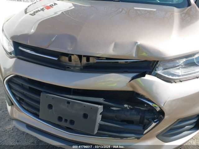 3GNCJLSB8JL207404 Chevrolet Trax Lt