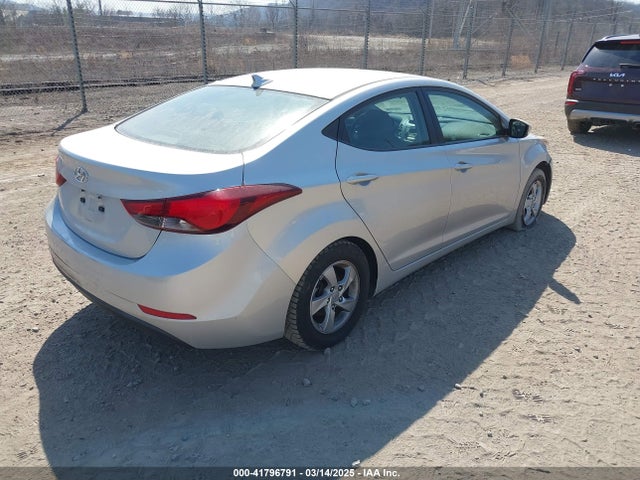 5NPDH4AE3FH547495 Hyundai ELANTRA SE