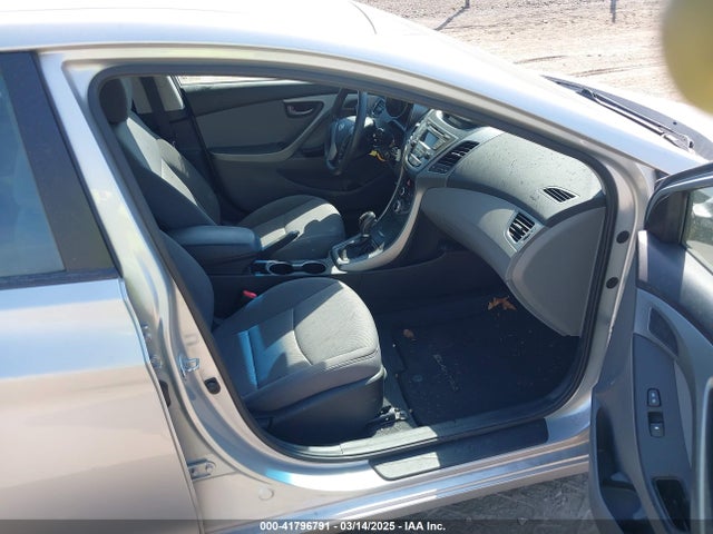 5NPDH4AE3FH547495 Hyundai ELANTRA SE