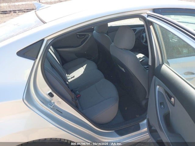 5NPDH4AE3FH547495 Hyundai ELANTRA SE