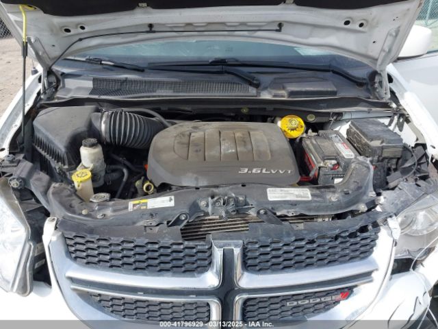 2C4RDGCG2JR283490 Dodge Grand Caravan Sxt