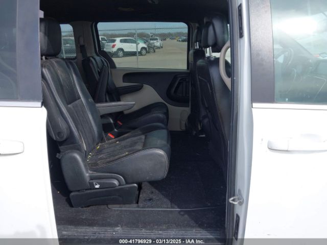 2C4RDGCG2JR283490 Dodge Grand Caravan Sxt