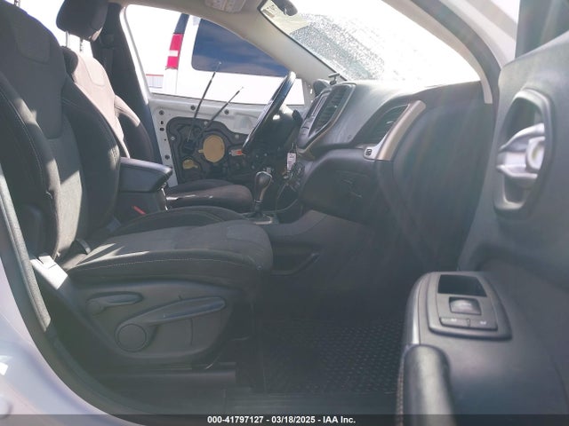 1C4PJLCBXGW287221 Jeep Cherokee Latitude